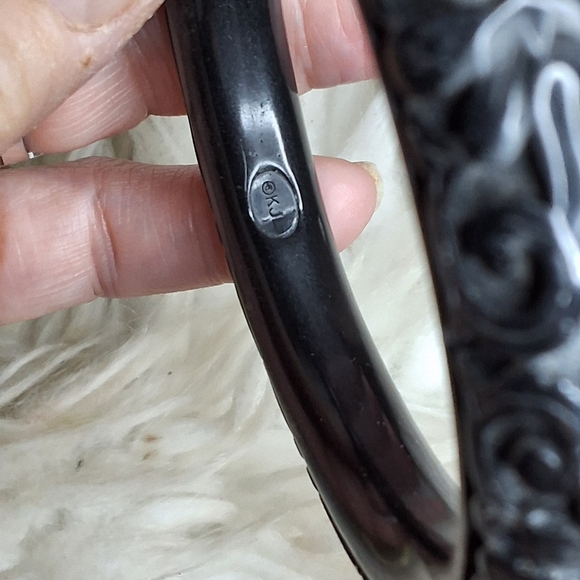 Vintage Kenneth Jay Lane Carved Resin Scroll Bange Set - Picture 5 of 6